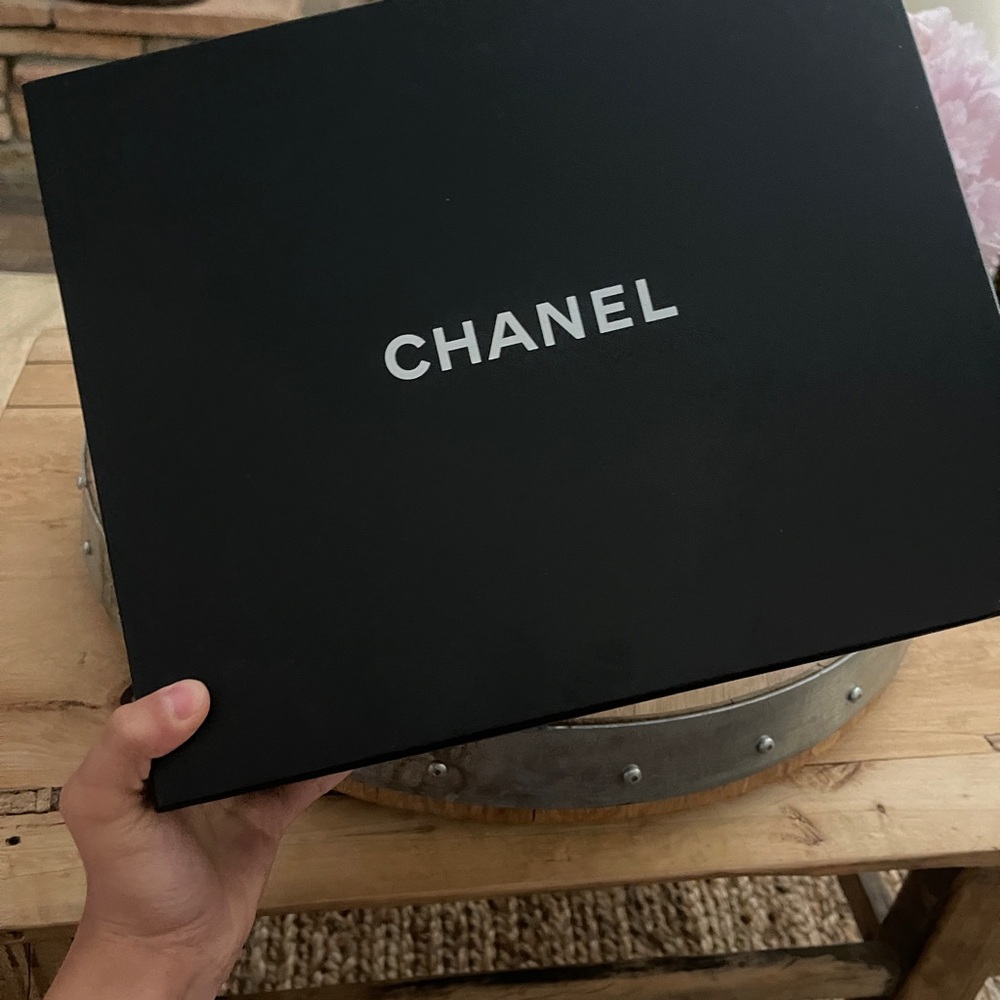 CHANEL sneakers - Picture 2 of 11